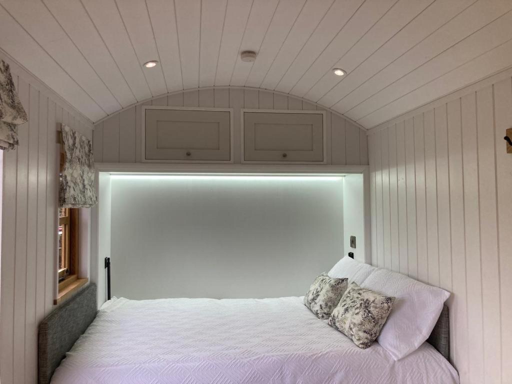Villa The Snug At Coed Y Gaer Oswestry Esterno foto